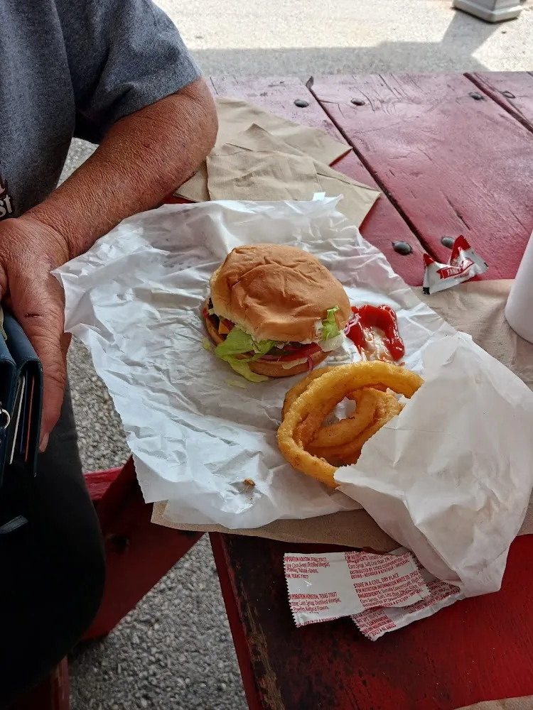 Cheeseburgerand Onion Rings